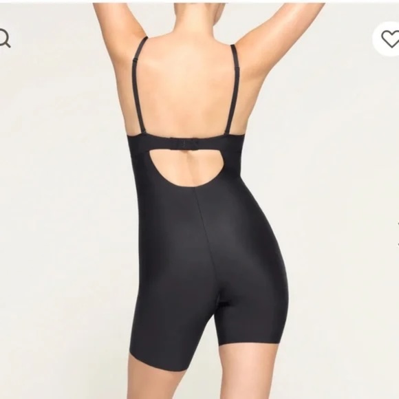 Skims Deep Plunge Shapewear Mid Thigh Bodysuit Black NWT NEW Small Onyx - Picture 7 of 7